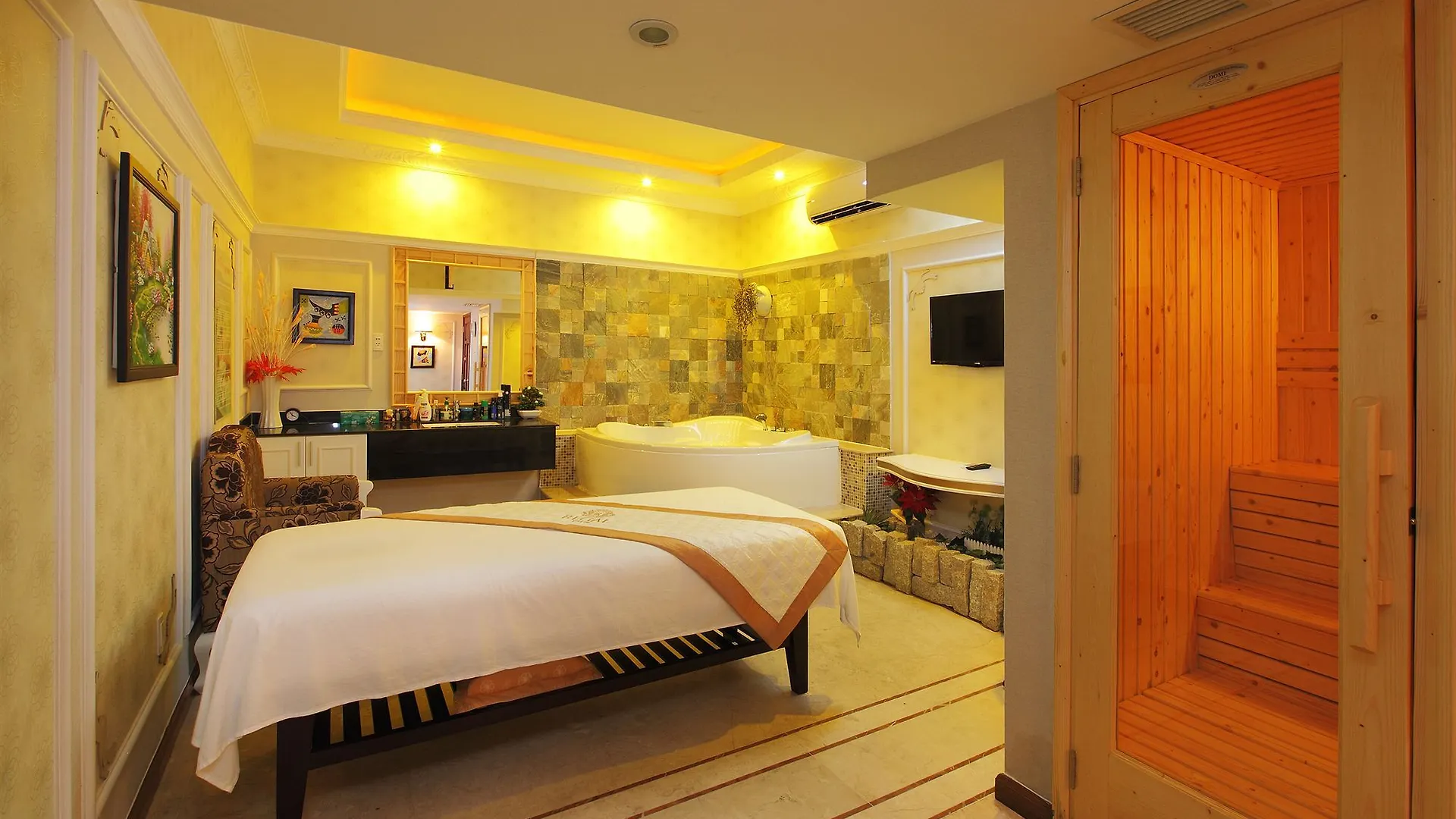 First Hotel Ho Chi Minh City